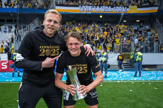 Häckens målvakt Peter Abrahamsson och Filip Öhman jublar