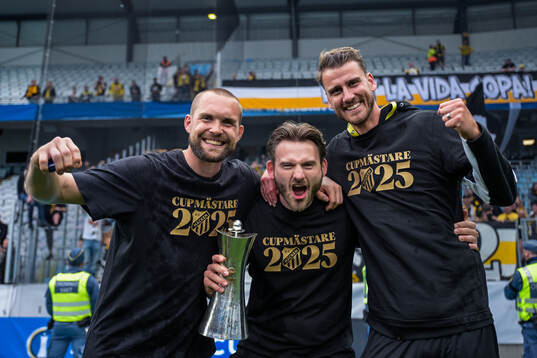 Häckens målvakt Oscar Jansson, sportkoordinator Max