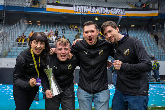 Häckens grafiska formgivare Rebecka Carasco och content