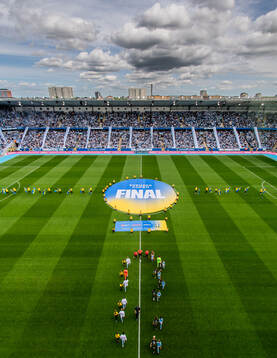Häckens och Malmö FFs spelare gör entré på Eleda