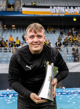 Häckens content producer Mathias Gerlach poserar med