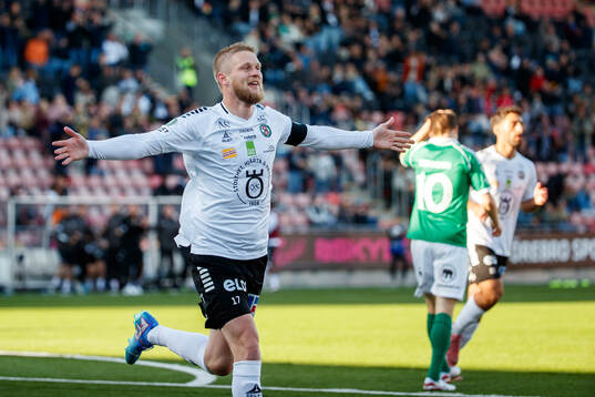Örebros Karl Holmberg jublar