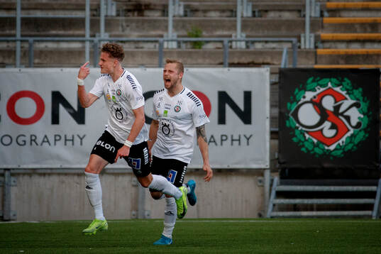 Örebros Erik McCue gör 3-2 och jublar