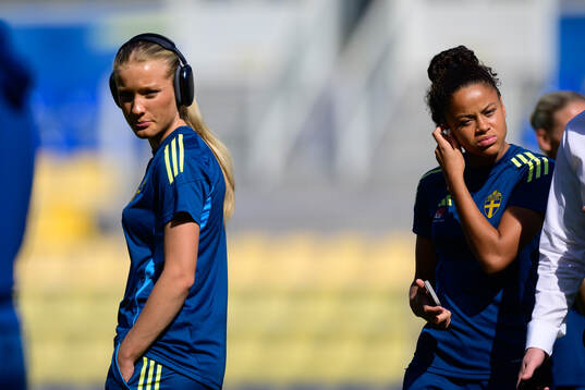 Smilla Holmberg and Felicia Schröder of Sweden
