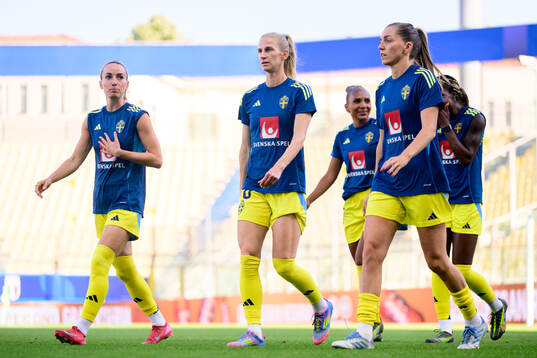 Kosovare Asllani, Sofia Jakobsson and Linda Sembrant of
