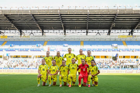 The starting eleven of Sweden pose for a team photo