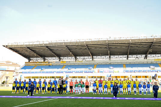 Players of Italy and Sweden