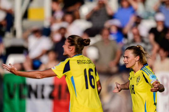 Filippa Angeldahl and Fridolina Rolfö of Sweden reacts