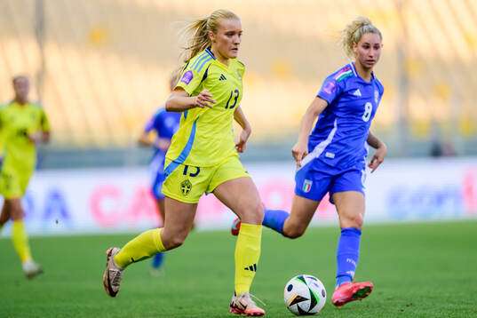 Smilla Holmberg of Sweden and Emma Severini of Italy