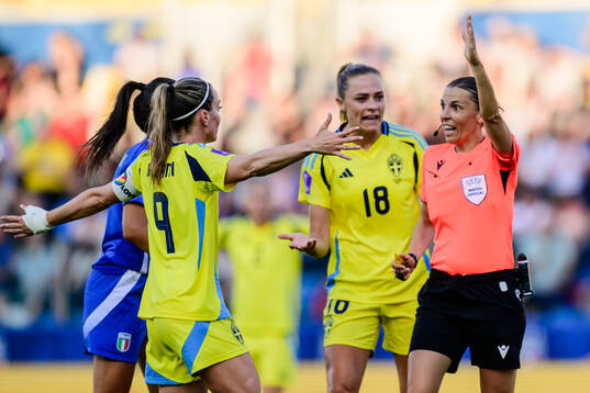 Kosovare Asllani and Fridolina Rolfö of Sweden reacts