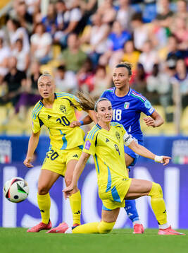 Arianna Caruso of Italy against Hanna Bennison and Kosovare