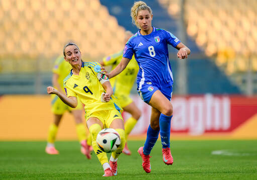 Kosovare Asllani of Sweden and Emma Severini of Italy