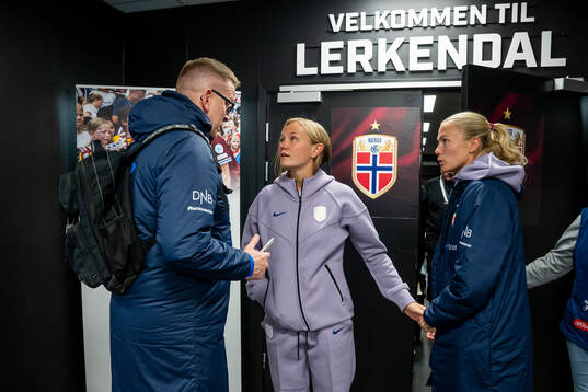 Media officer Henning Sverdrup, Frida Maanum and Guro