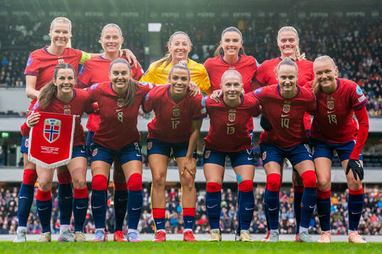 The starting eleven of Norway pose for a team photo
