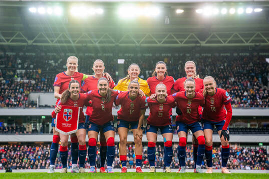 The starting eleven of Norway pose for a team photo