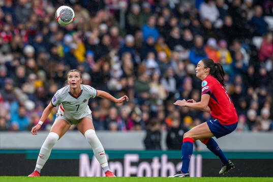Karolina Vilhjálmsdottir of Iceland and Ingrid Syrstad