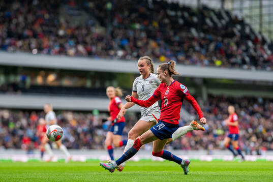 Alexandra Johannsdottir of Iceland and Caroline Graham