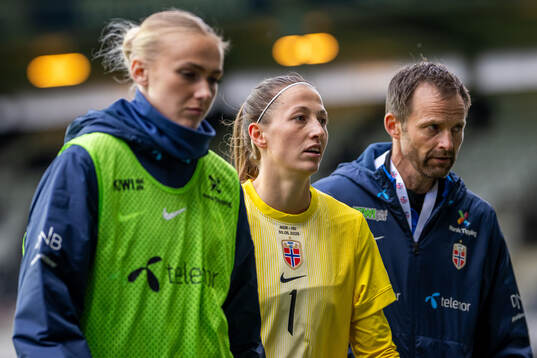 Goalkeeper Selma Panengstuen, goalkeeper Cecilie