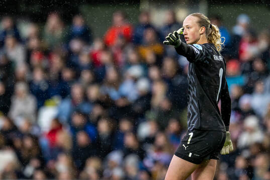 Goalkeeper Cecilia Rán Runarsdottir of Iceland
