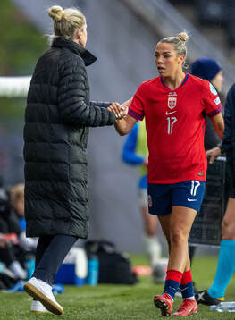 Gemma Grainger, head coach of Norway, and Celin Bizet