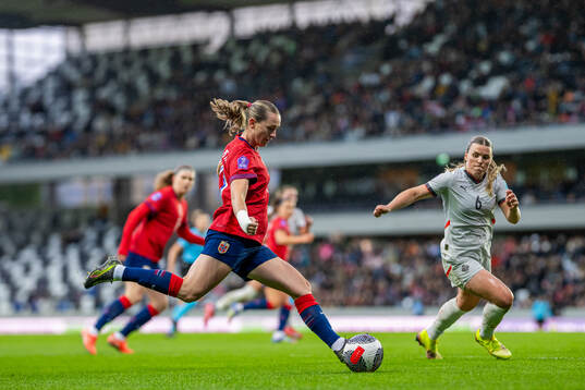 Elisabeth Terland of Norway and Ingibjörg Sigurdardottir