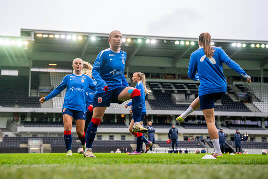 Thea Bjelde of Norway warms up
