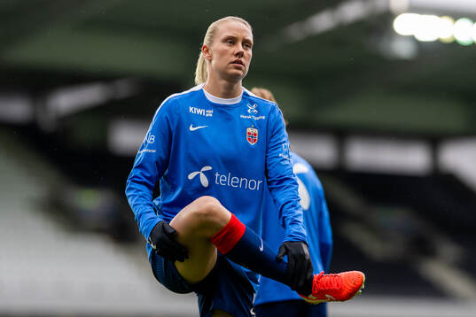 Lisa Naalsund of Norway warms up