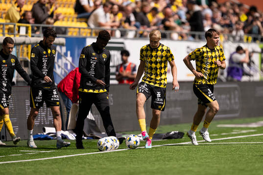 Elfsborgs spelare kommer in på arenan