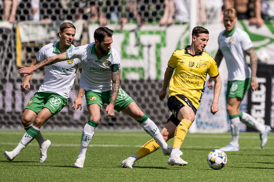 Hammarbys Nahir Besara och Elfsborgs Simon Olsson