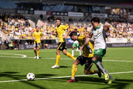 Elfsborgs Simon Hedlund och Hammarbys Sebastian Tounekti