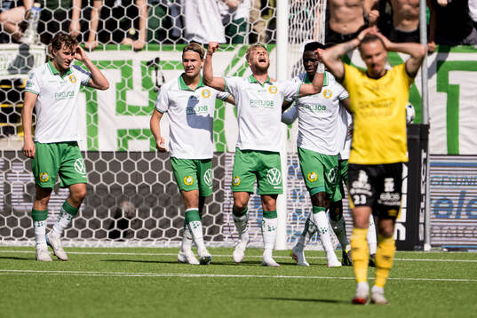 Hammarbys Simon Strand jublar
