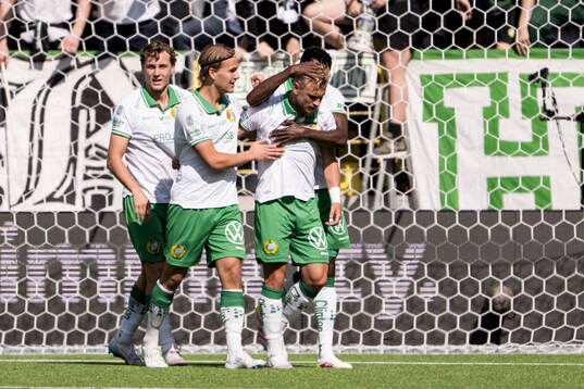 Hammarbys Simon Strand jublar