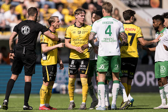 Irriterat mellan Elfsborgs och Hammarbys spelare
