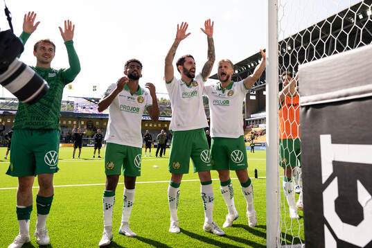 Hammarbys spelare jublar