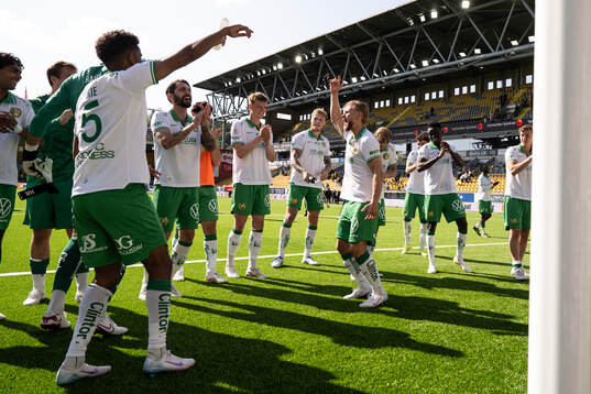 Hammarbys spelare jublar