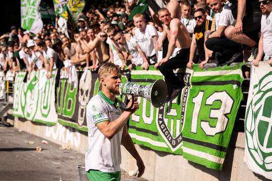 Hammarbys Simon Strand jublar