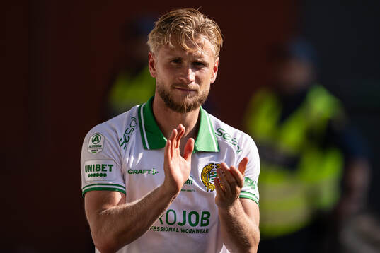 Hammarbys Simon Strand jublar