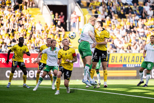 Kamp i Hammarbys straffområde med Elfsborgs Sebastian
