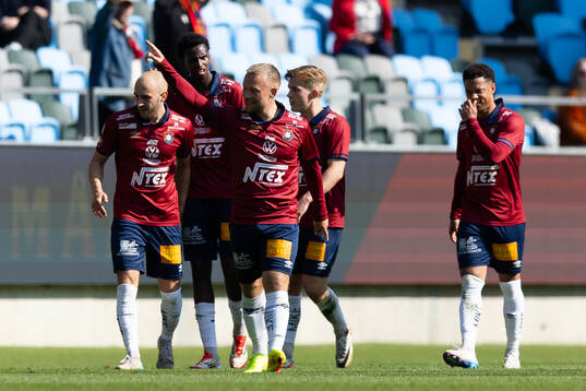 Örgrytes Nicklas Bärkroth jublar
