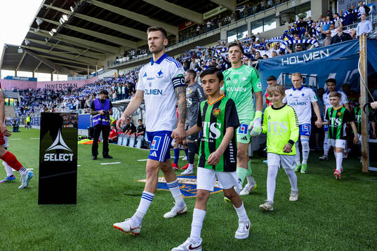 IFK Norrköpings Arnor Traustason och målvakt David