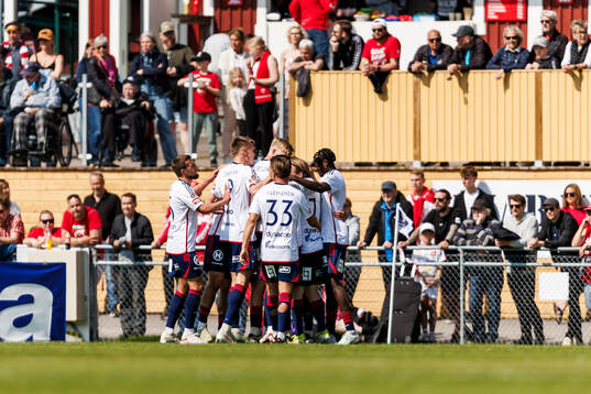 Östers spelare jublar