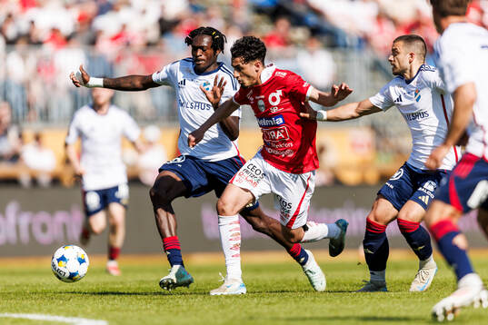 Östers Kingsley Gyamfi och Vladimir Rodic och Degerfors