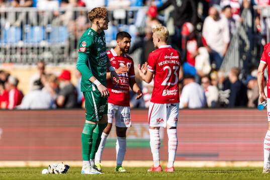 Degerfors målvakt Rasmus Forsell deppar