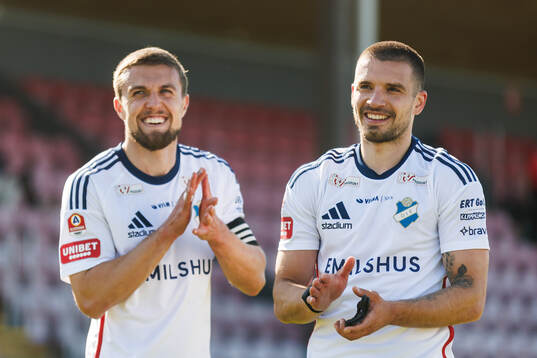 Östers Ivan Kricak och Vladimir Rodic jublar