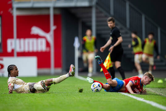 Helsingborgs Benjamin Örn och Östersunds Nebiyou Perry
