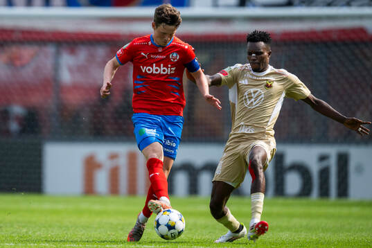 Helsingborgs Max Svensson och Östersunds Sunday Anyanwu