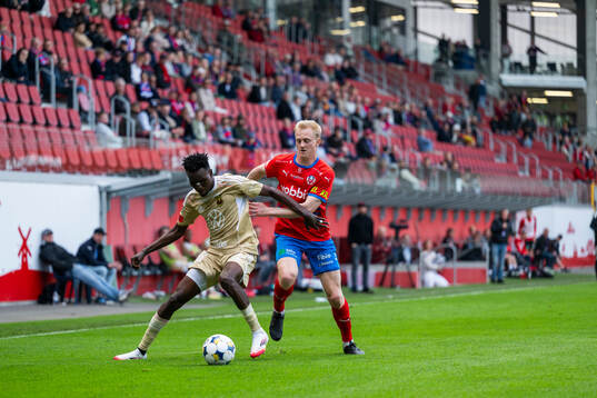 Helsingborgs Oscar Aga och Östersunds Sunday Anyanwu