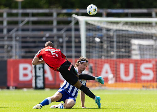 Brommapojkarnas Serge-Junior Martinsson Ngouali och IFK