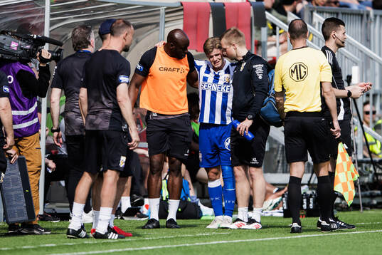 IFK Göteborgs Felix Eriksson lämnar skadad