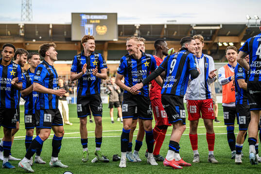 Sirius spelare jublar